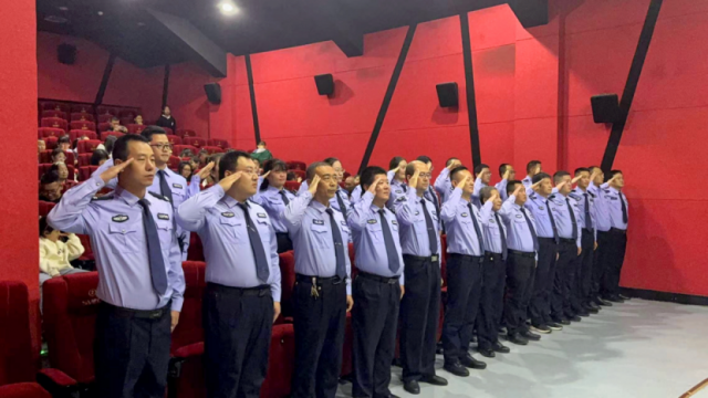 汾阳市公安局交警大队组织观影《志愿军·存亡之战》，弘扬爱国精神