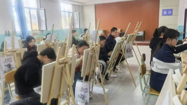 用画笔书写青春——神池三中开展丰富多彩的美育社团活动
